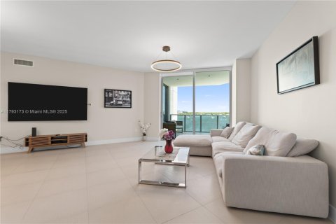 Condo in North Miami Beach, Florida, 2 bedrooms  № 1865028 - photo 4