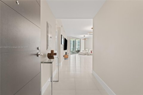 Condo in North Miami Beach, Florida, 2 bedrooms  № 1865028 - photo 28