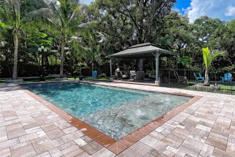 House in Clearwater, Florida 4 bedrooms, 329.62 sq.m. № 2200320 - photo 22