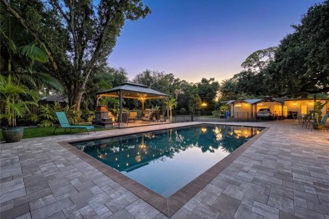 House in Clearwater, Florida 4 bedrooms, 329.62 sq.m. № 2200320 - photo 6