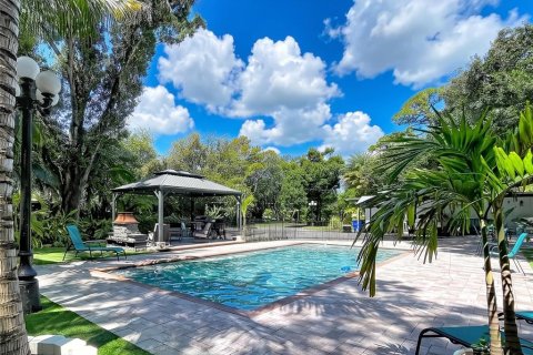 House in Clearwater, Florida 4 bedrooms, 329.62 sq.m. № 2200320 - photo 18