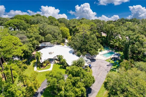 House in Clearwater, Florida 4 bedrooms, 329.62 sq.m. № 2200320 - photo 11