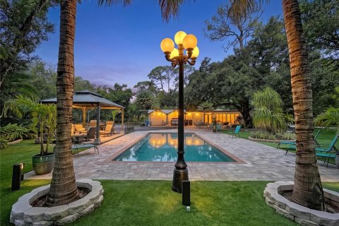 House in Clearwater, Florida 4 bedrooms, 329.62 sq.m. № 2200320 - photo 8
