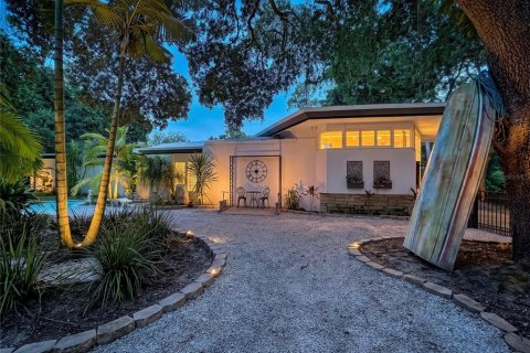 House in Clearwater, Florida 4 bedrooms, 329.62 sq.m. № 2200320 - photo 5