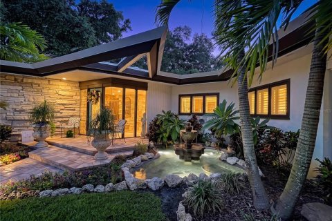 House in Clearwater, Florida 4 bedrooms, 329.62 sq.m. № 2200320 - photo 10