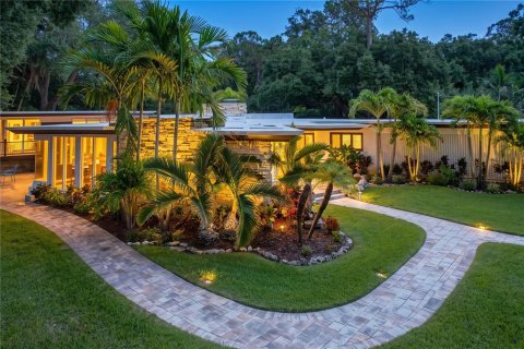 House in Clearwater, Florida 4 bedrooms, 329.62 sq.m. № 2200320 - photo 2
