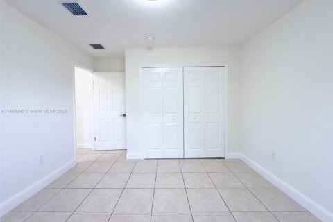 Villa ou maison à louer à Miami, Floride: 3 chambres, 250.84 m2 № 1946493 - photo 11