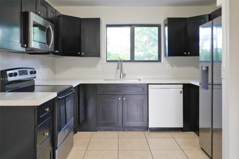 Villa ou maison à louer à Miami, Floride: 3 chambres, 250.84 m2 № 1946493 - photo 7