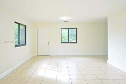 Villa ou maison à louer à Miami, Floride: 3 chambres, 250.84 m2 № 1946493 - photo 5