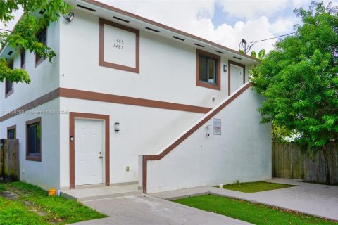 Villa ou maison à louer à Miami, Floride: 3 chambres, 250.84 m2 № 1946493 - photo 1