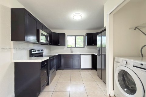 Villa ou maison à louer à Miami, Floride: 3 chambres, 250.84 m2 № 1946493 - photo 8
