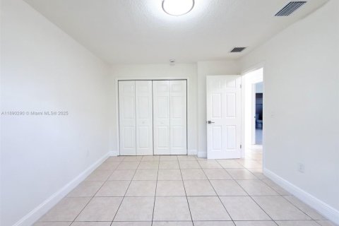 Villa ou maison à louer à Miami, Floride: 3 chambres, 250.84 m2 № 1946493 - photo 12