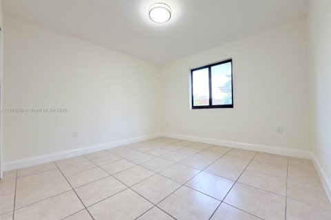 Villa ou maison à louer à Miami, Floride: 3 chambres, 250.84 m2 № 1946493 - photo 17