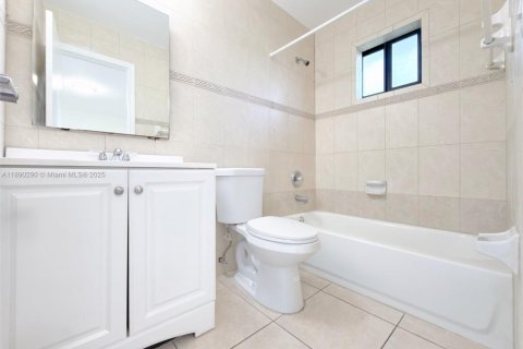 Villa ou maison à louer à Miami, Floride: 3 chambres, 250.84 m2 № 1946493 - photo 14