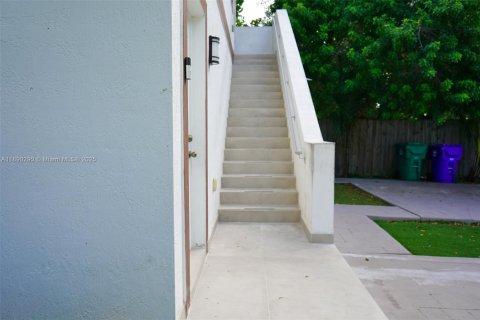 Villa ou maison à louer à Miami, Floride: 3 chambres, 250.84 m2 № 1946493 - photo 2