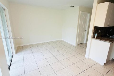 Adosado en alquiler en Homestead, Florida, 4 dormitorios, 141.95 m2 № 1946088 - foto 5