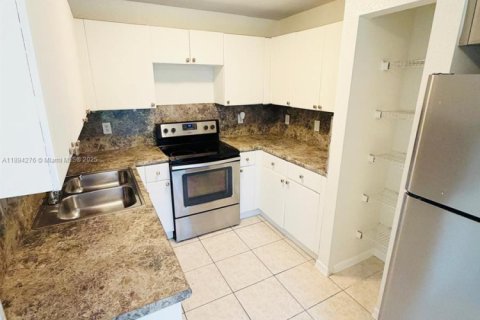Adosado en alquiler en Homestead, Florida, 4 dormitorios, 141.95 m2 № 1946088 - foto 16