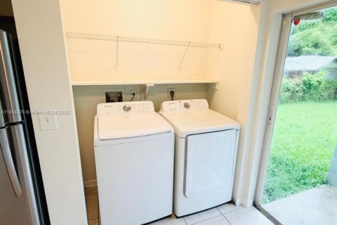 Adosado en alquiler en Homestead, Florida, 4 dormitorios, 141.95 m2 № 1946088 - foto 9