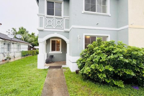 Adosado en alquiler en Homestead, Florida, 4 dormitorios, 141.95 m2 № 1946088 - foto 1