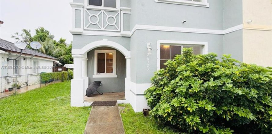 Adosado en Homestead, Florida 4 dormitorios, 141.95 m2 № 1946088