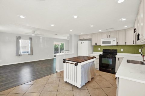 Casa en venta en Gulfport, Florida, 3 dormitorios, 123.75 m2 № 1630422 - foto 4