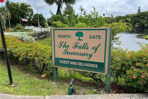 Condo in Lauderhill, Florida, 3 bedrooms № 1935721 - photo 10