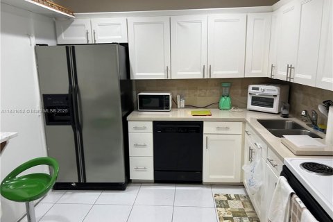 Condo in Lauderhill, Florida, 3 bedrooms № 1935721 - photo 3