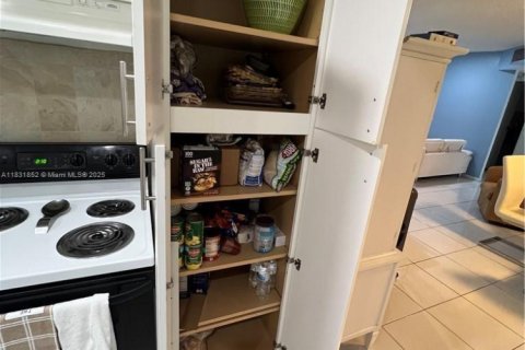 Condo in Lauderhill, Florida, 3 bedrooms № 1935721 - photo 6