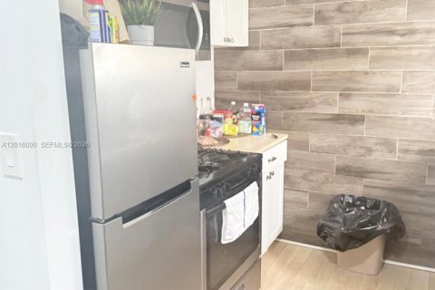 Condo in Miami Beach, Florida № 2247416 - photo 9