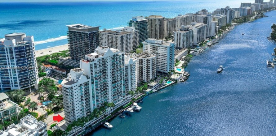 Condominio en Miami Beach, Florida, 3 dormitorios № 1861654