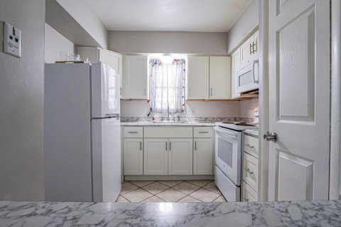 Condo in Vero Beach, Florida, 2 bedrooms  № 2188475 - photo 9