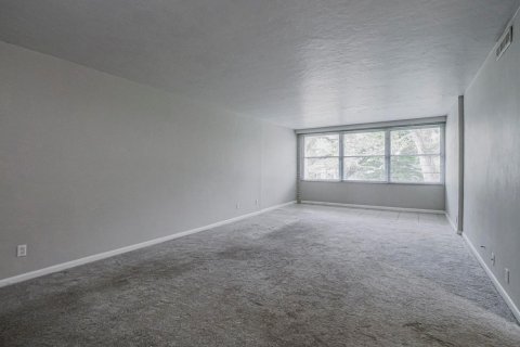 Condo in Vero Beach, Florida, 2 bedrooms  № 2188475 - photo 12