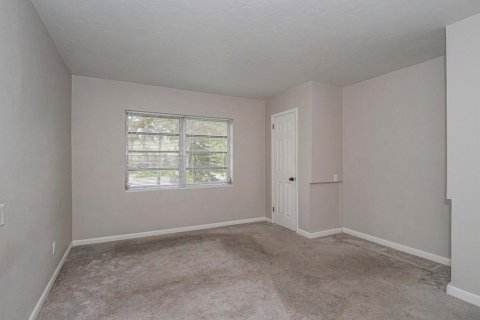 Condo in Vero Beach, Florida, 2 bedrooms  № 2188475 - photo 23