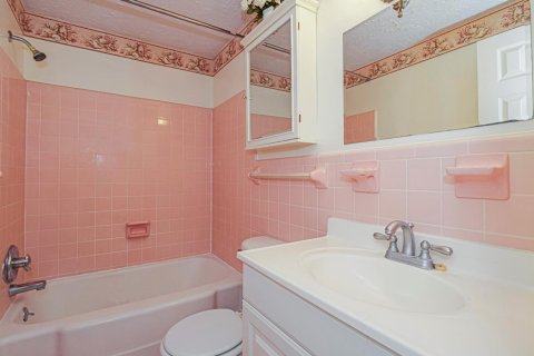 Condo in Vero Beach, Florida, 2 bedrooms  № 2188475 - photo 26