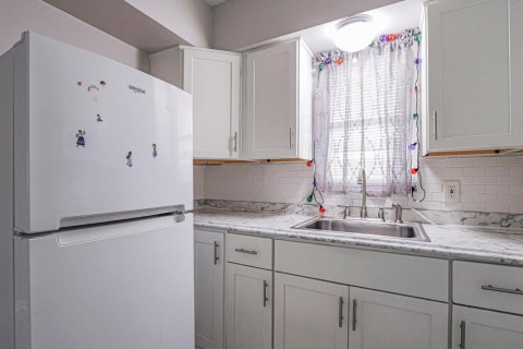 Condo in Vero Beach, Florida, 2 bedrooms  № 2188475 - photo 11