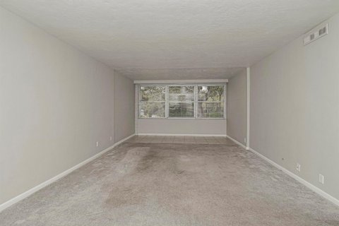 Condo in Vero Beach, Florida, 2 bedrooms  № 2188475 - photo 14