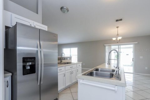 Villa ou maison à louer à Eagle Lake, Floride: 4 chambres, 253.25 m2 № 1914509 - photo 6