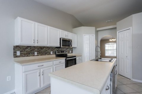 Villa ou maison à louer à Eagle Lake, Floride: 4 chambres, 253.25 m2 № 1914509 - photo 5