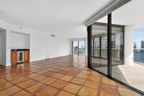 Condo in Aventura, Florida, 2 bedrooms  № 1992156 - photo 4