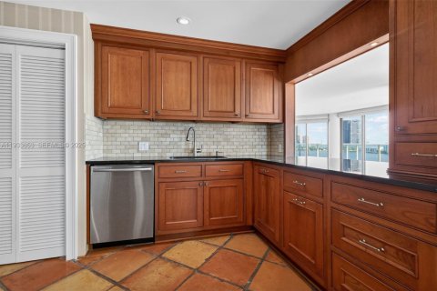 Condo in Aventura, Florida, 2 bedrooms  № 1992156 - photo 10