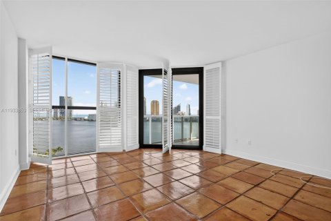 Condo in Aventura, Florida, 2 bedrooms  № 1992156 - photo 17