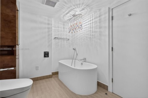 Condo in Aventura, Florida, 2 bedrooms  № 1992156 - photo 22