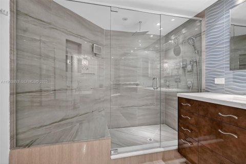 Condo in Aventura, Florida, 2 bedrooms  № 1992156 - photo 23