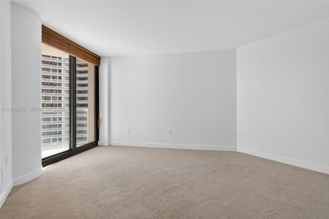 Condo in Aventura, Florida, 2 bedrooms  № 1992156 - photo 24