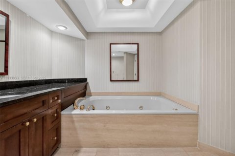 Condo in Aventura, Florida, 2 bedrooms  № 1992156 - photo 28