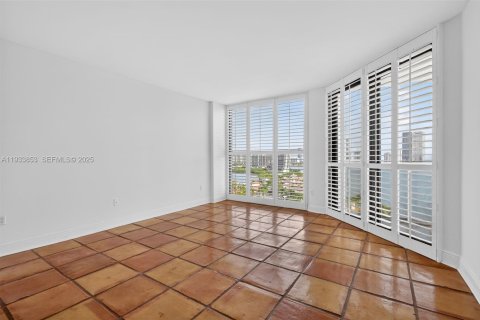 Condo in Aventura, Florida, 2 bedrooms  № 1992156 - photo 14