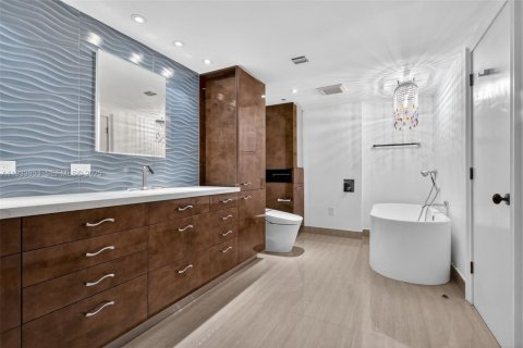 Condo in Aventura, Florida, 2 bedrooms  № 1992156 - photo 21