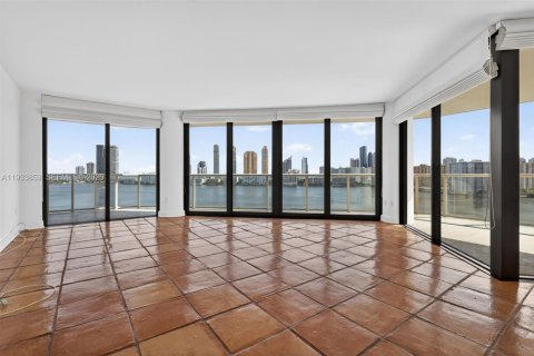 Condo in Aventura, Florida, 2 bedrooms  № 1992156 - photo 5