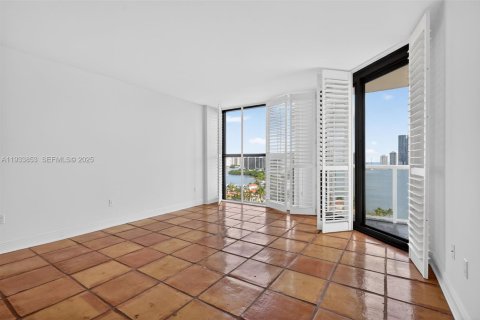 Condo in Aventura, Florida, 2 bedrooms  № 1992156 - photo 15