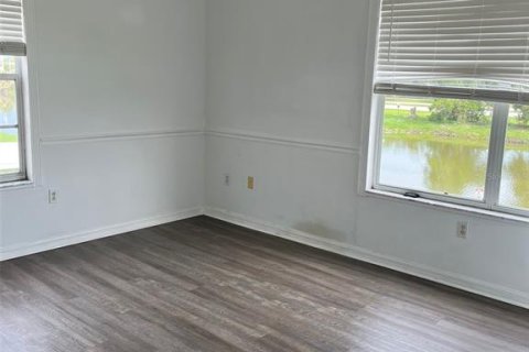 Adosado en venta en Brandon, Florida, 2 dormitorios, 107.67 m2 № 1918636 - foto 10
